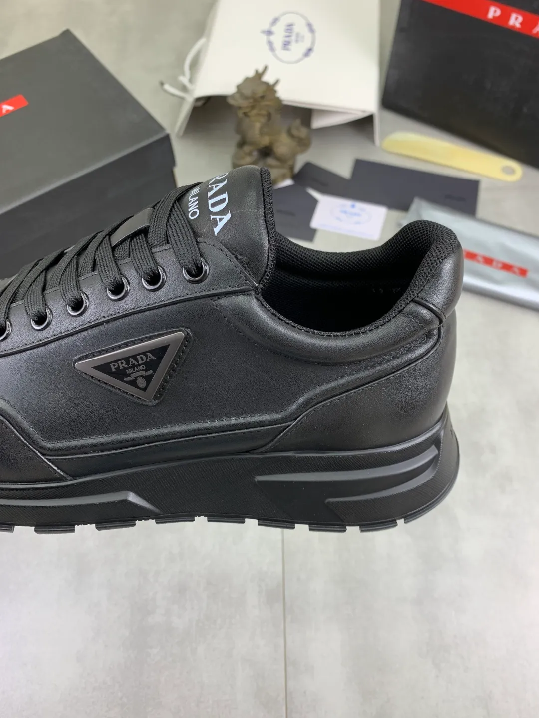 Men's men's shoes P600 💰[actual price] top quality, new popular models on the official website, timeless for a century, 🆘 The trendy brand (Prada) mainly promotes popular models, avant-garde and versatile fashionable men's shoes, privately molded, with cowhide splicing and 1:1 oil edge treatment... fashionable and simple, original imported cowhide with python skin, cowhide leather lining for feet; the atmosphere and personality are more fashionable, eye-catching and pursuing class. It will subvert the old idea and be a must-have for fashionistas who want to spend time with you! Must keep it! High-end comfortable and low-cost, high-end quality workmanship. Size: 38-45 4️⃣ colors available. full package